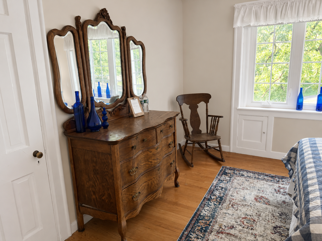 Entire Lodge Rental Storm King Lodge Room 4 Bedroom Dresser with Mirror