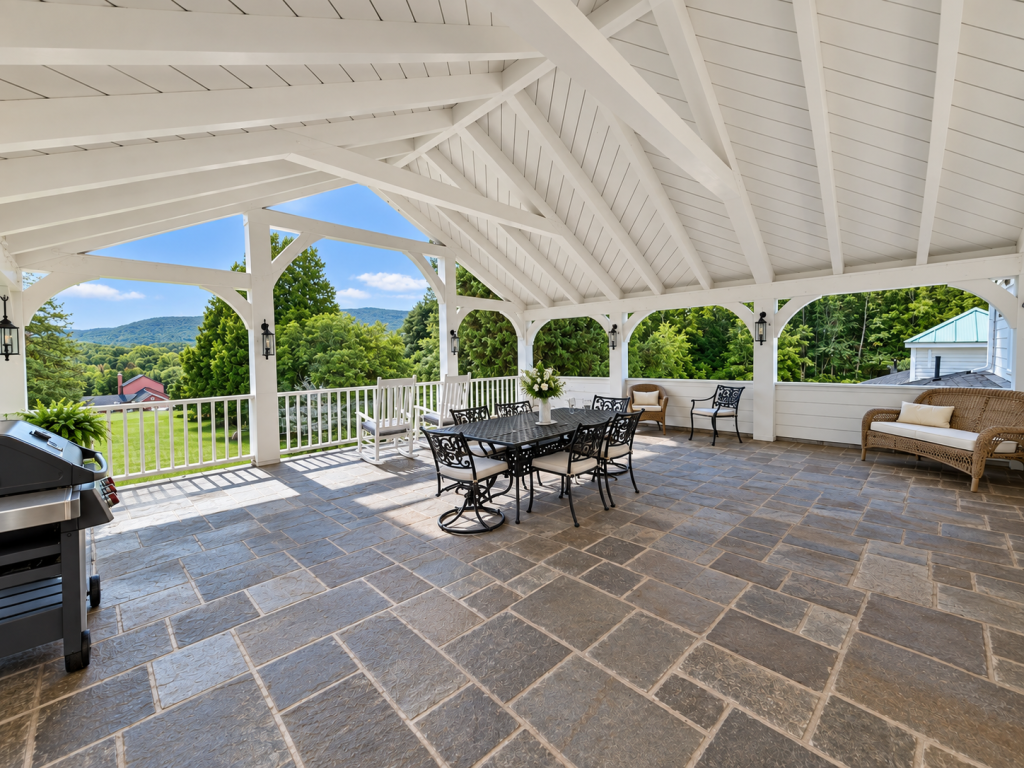 Pine Suite with Private Bathroom | Room 2 Storm King Lodge Veranda